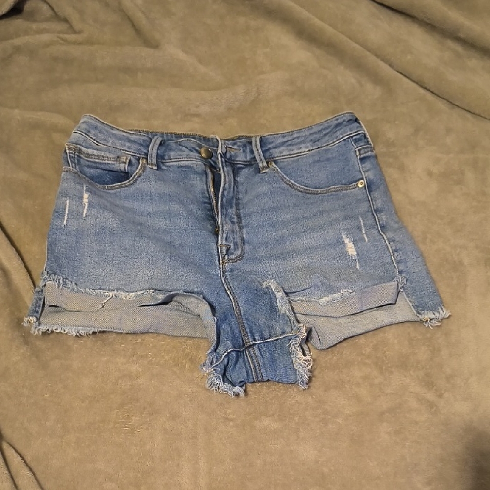Good American | Light Blue Frayed Jean Shorts